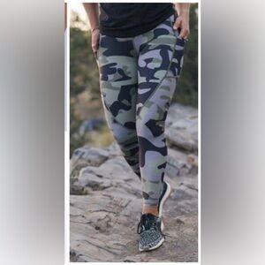 Zyia Activewear Camouflage Light N Tight Leggings Size 4
